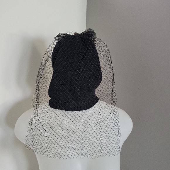Black beanie - Picture 1 of 6